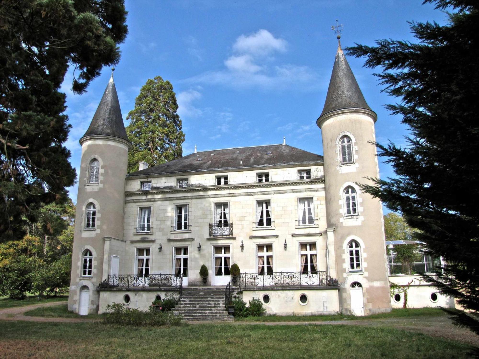 莱斯莱瓦莱酒庄酒店 Tournon-Saint-Pierre 外观 照片